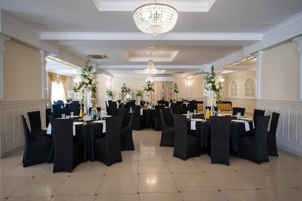Hotel Lord Debica Kültér fotó