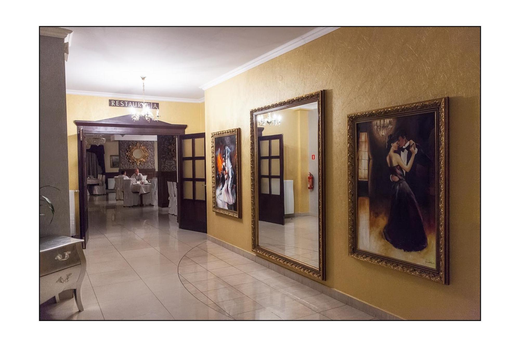 Hotel Lord Debica Kültér fotó