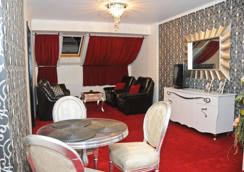 Hotel Lord Debica Kültér fotó