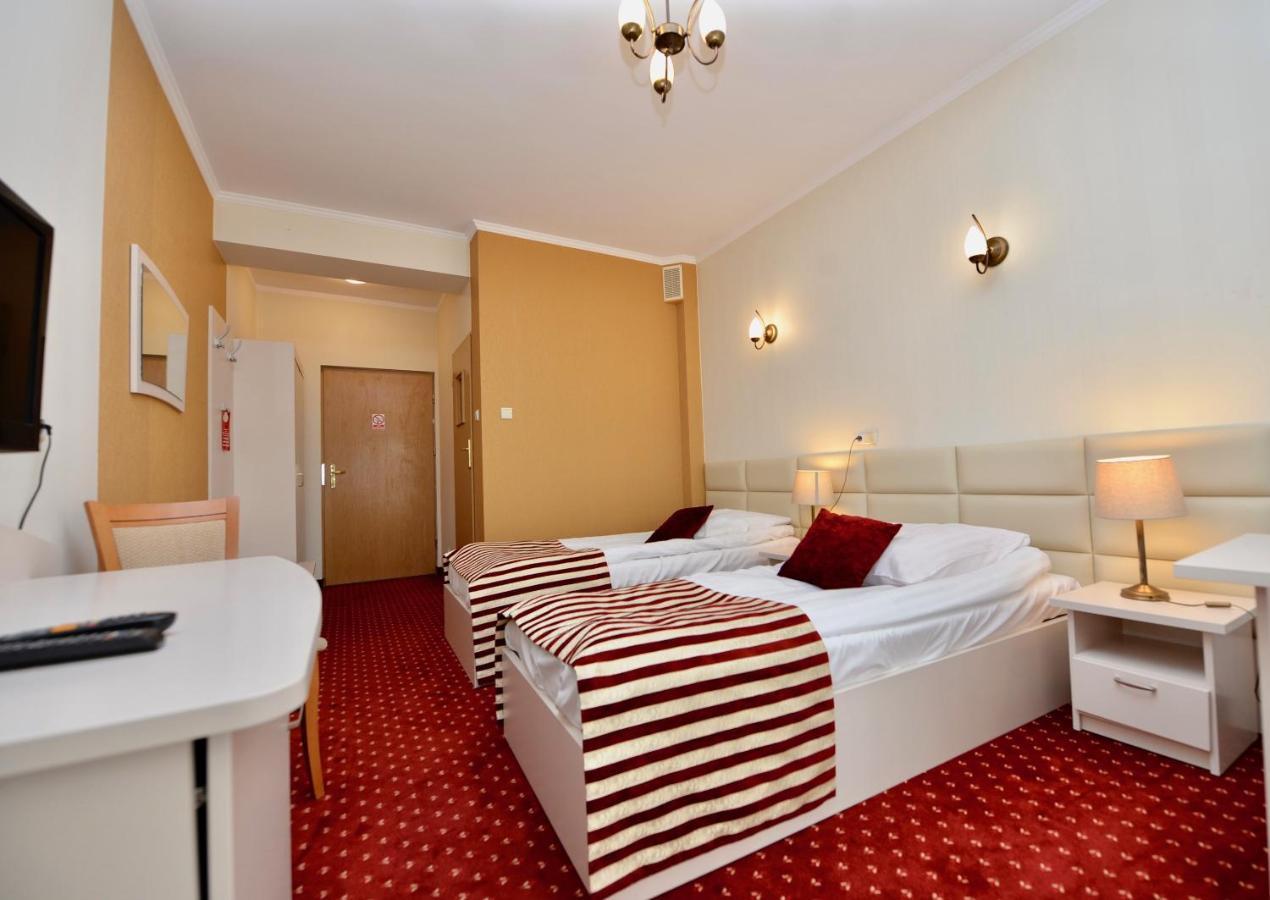 Hotel Lord Debica Kültér fotó