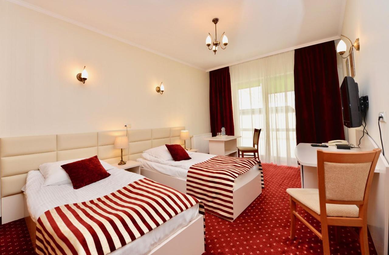 Hotel Lord Debica Kültér fotó